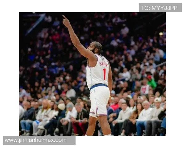 马克西全场表现惊艳30分钟内17投10中砍下27分4篮板7助攻